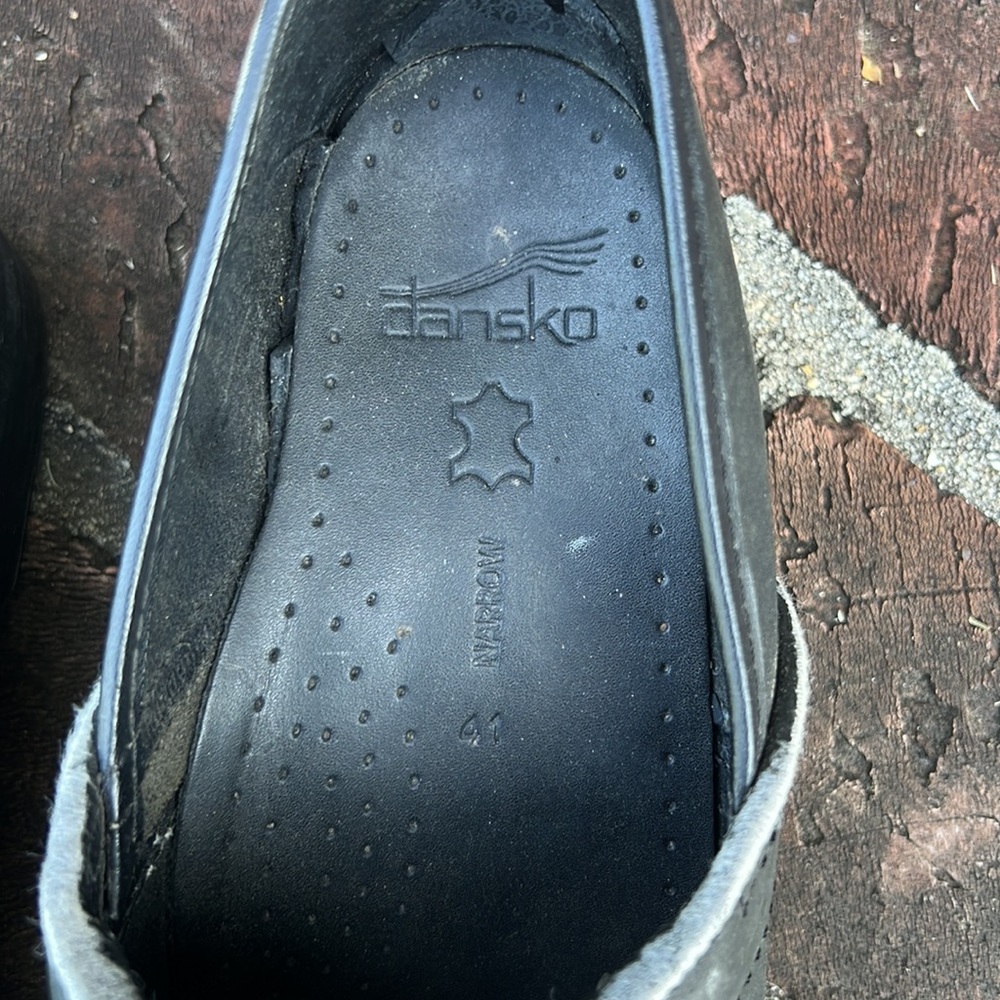 Dansko matte black slip on clogs size 41 narrow - Picture 3 of 7